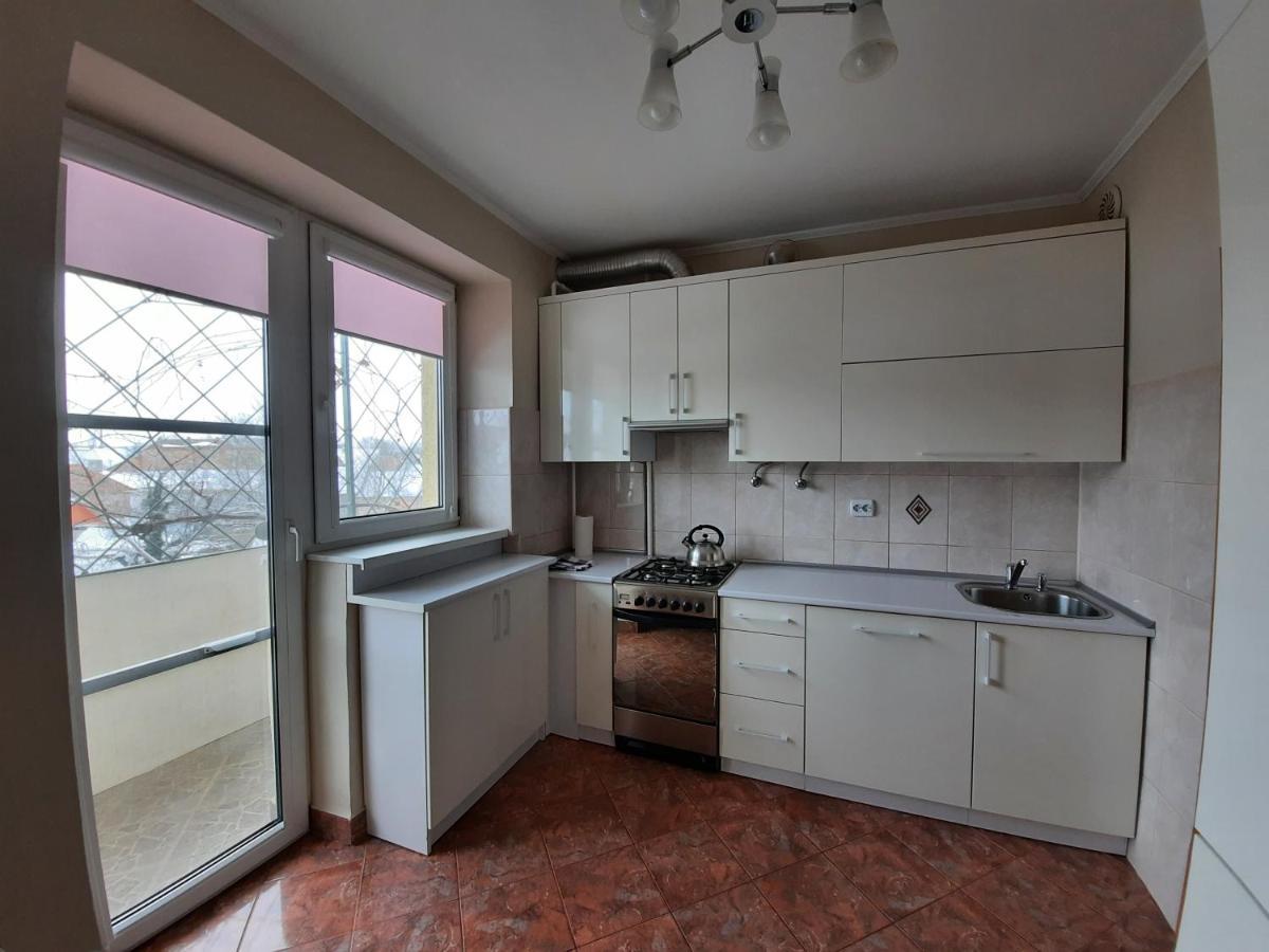 Двокімнатна Квартира Біля Басейну Berehove  Exterior photo